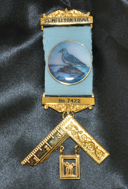 Craft Past Masters Breast Jewel (i) - Enameled Letters with Bespoke Crest on Ribbon - Click Image to Close